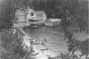 Гостиница на озере Рица (1972)